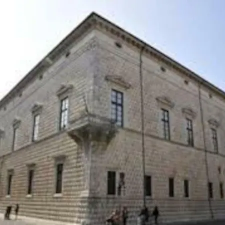 Il Soppalco Sul Cortile. Monolocale Centrale. アパート *